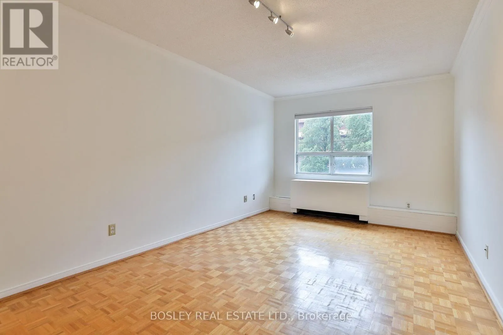 306 - 928 MILLWOOD ROAD