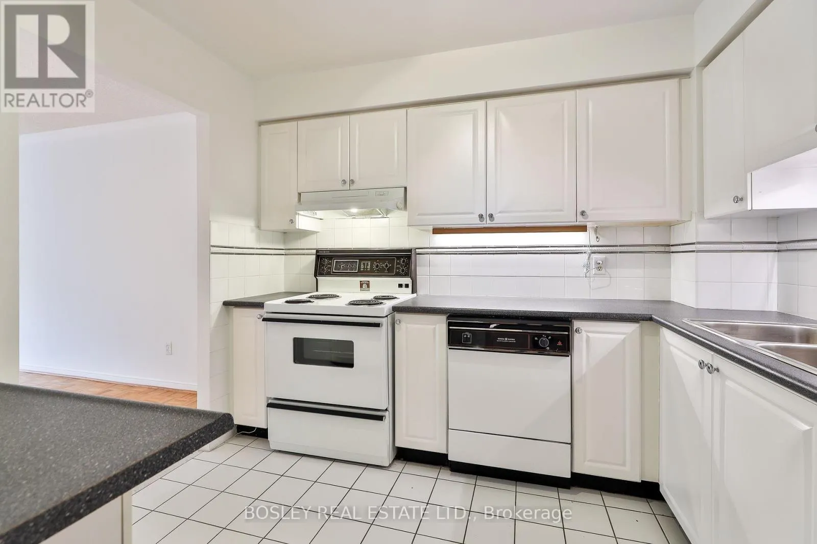 306 - 928 MILLWOOD ROAD
