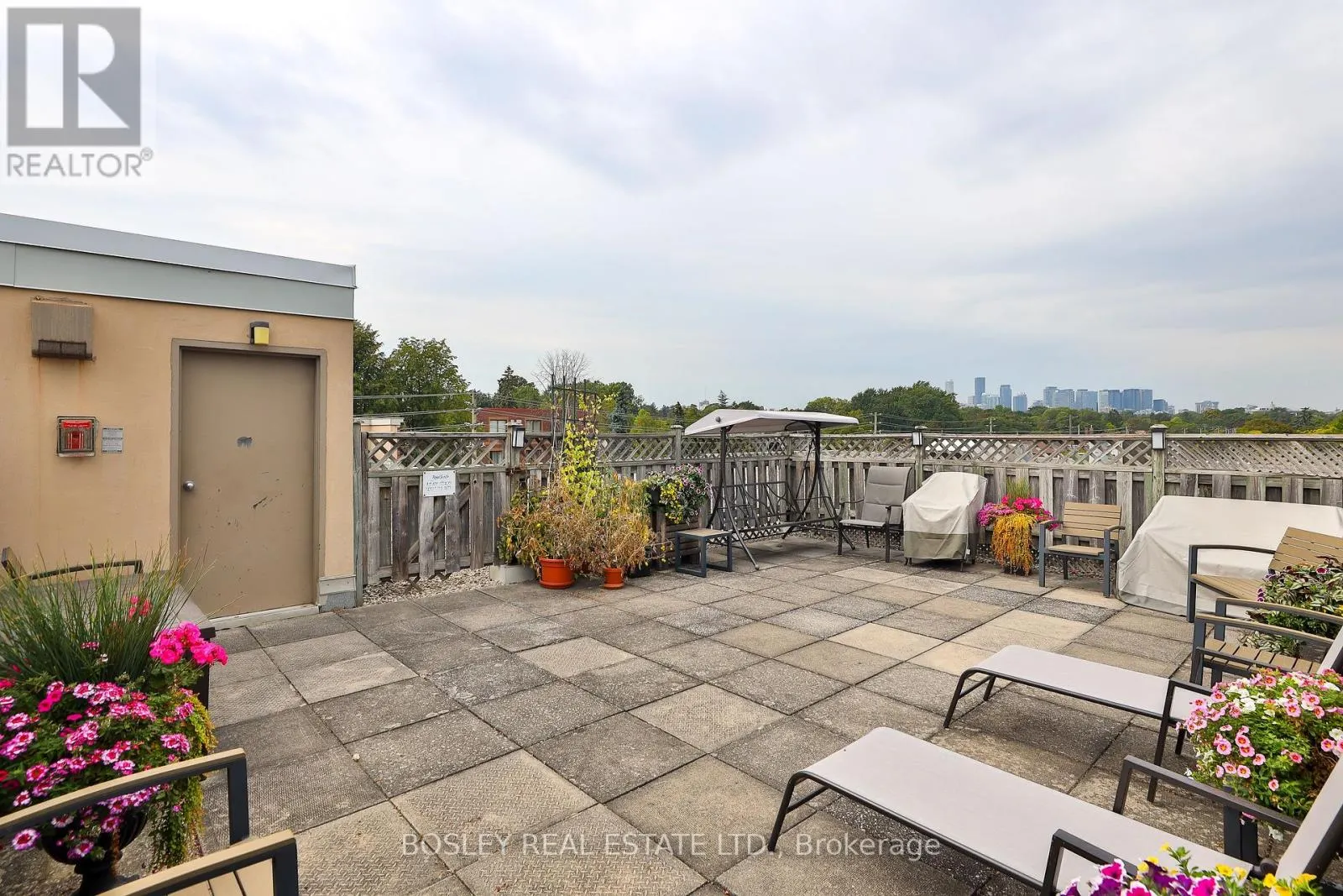 306 - 928 MILLWOOD ROAD