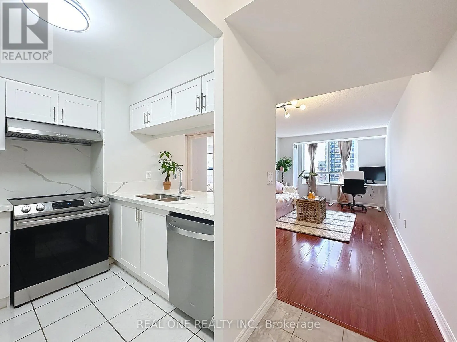 1708 - 18 SOMMERSET WAY