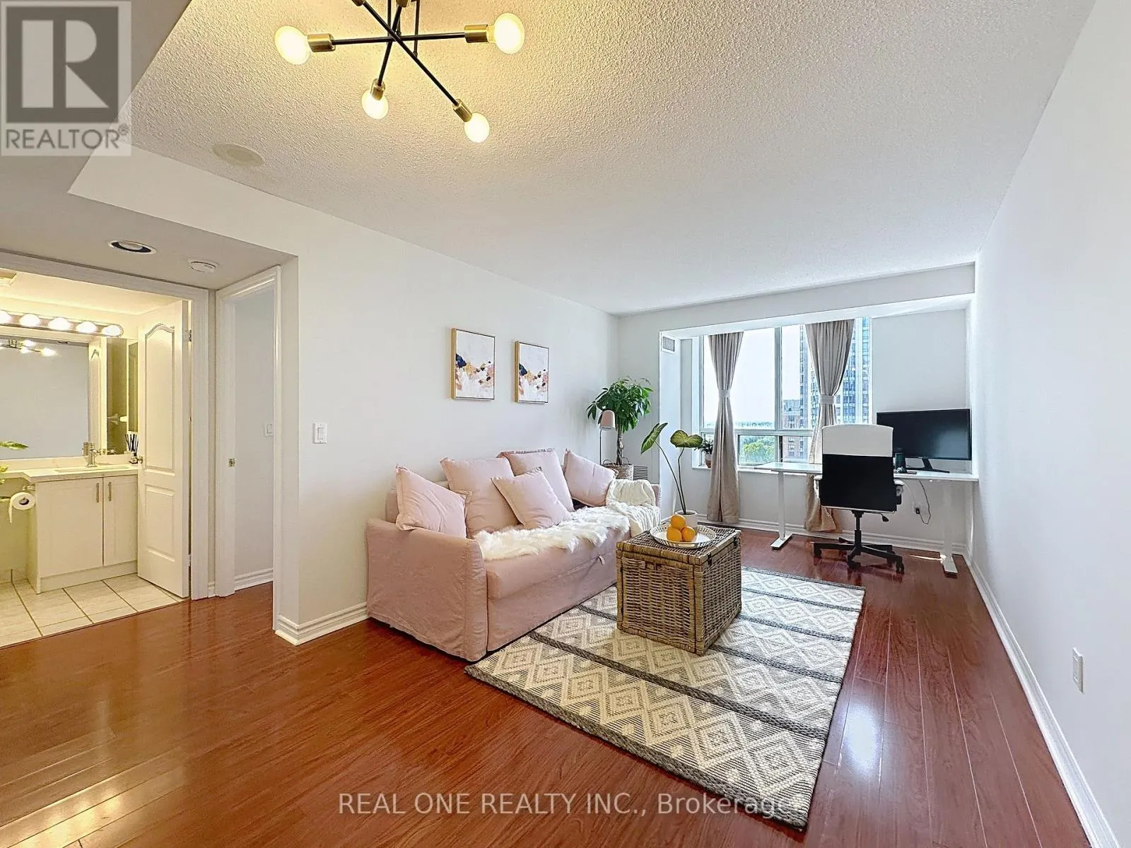 1708 - 18 SOMMERSET WAY