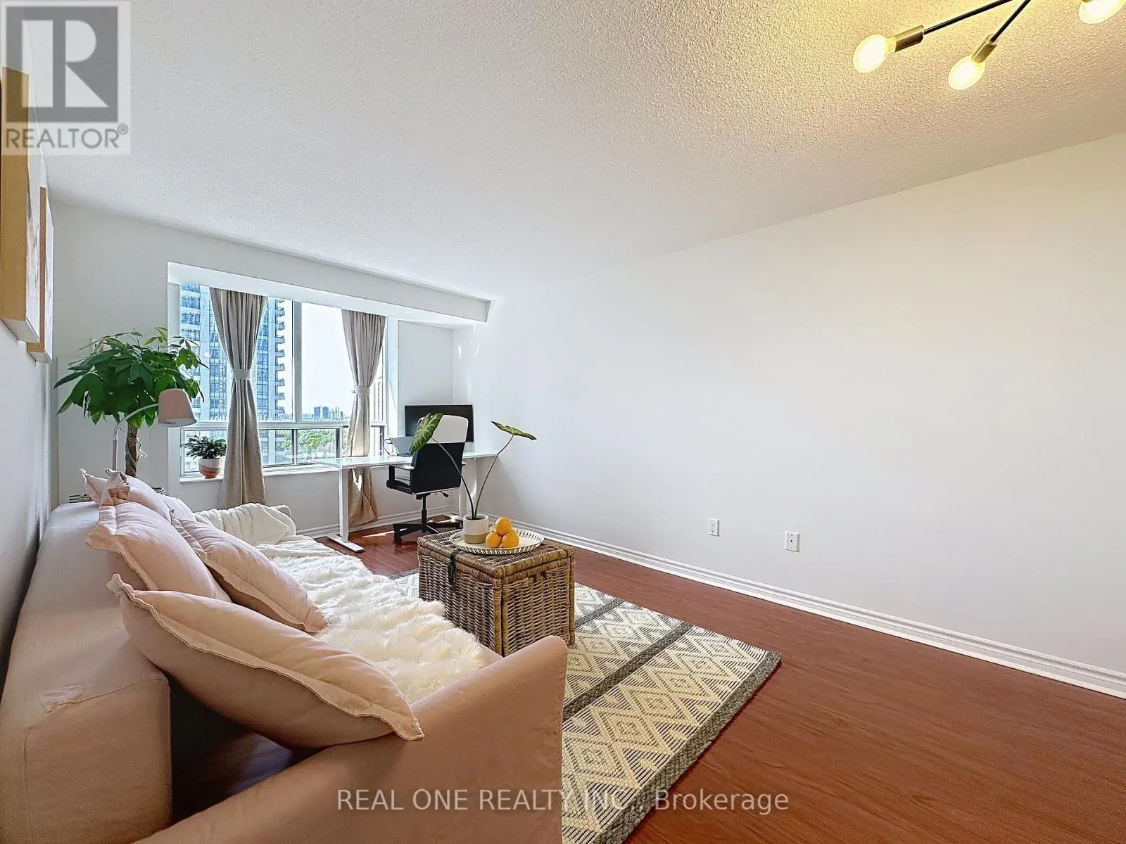 1708 - 18 SOMMERSET WAY
