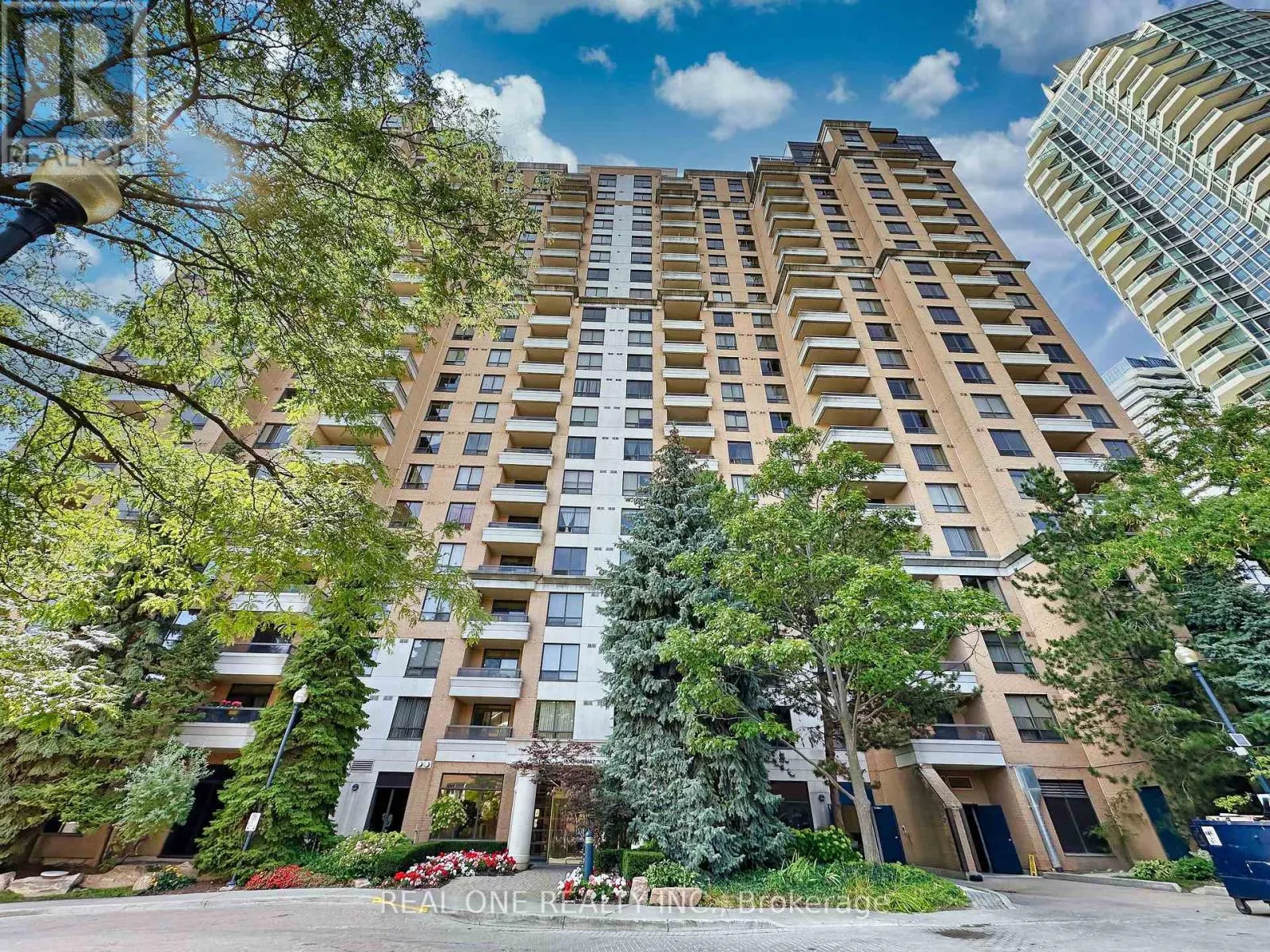 1708 - 18 SOMMERSET WAY