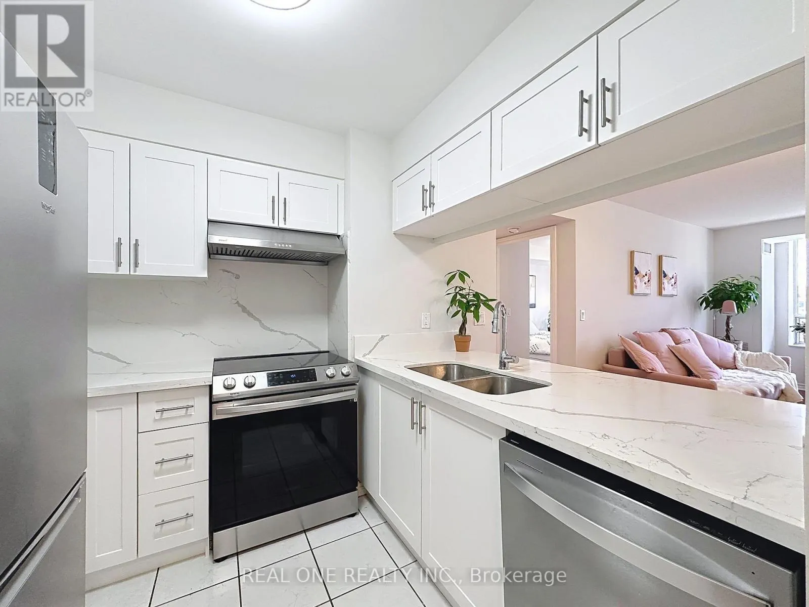 1708 - 18 SOMMERSET WAY