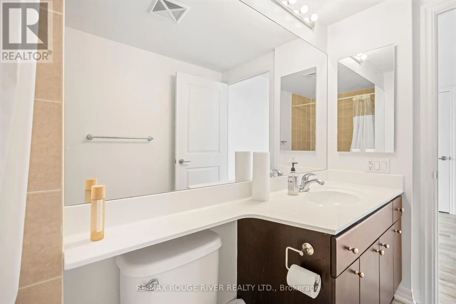 1408 - 30 HERONS HILL WAY