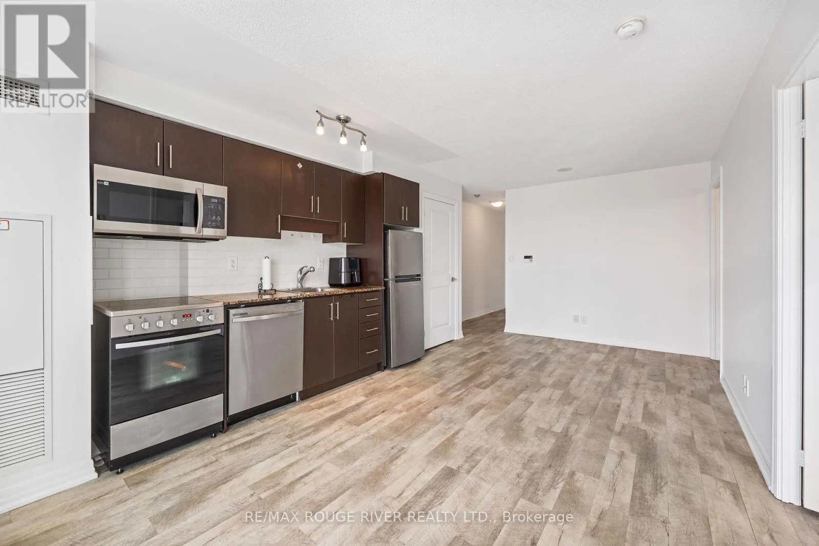 1408 - 30 HERONS HILL WAY