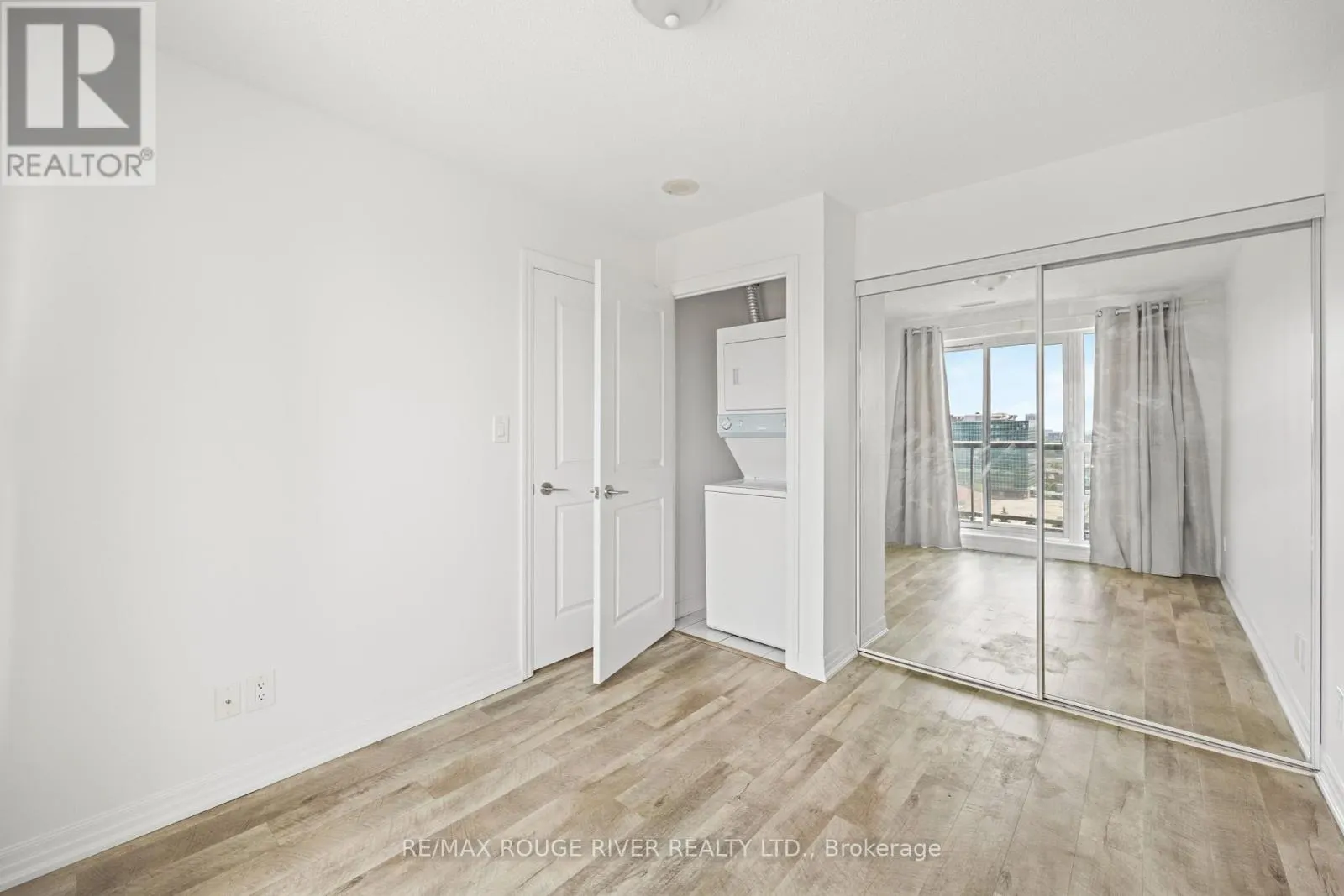1408 - 30 HERONS HILL WAY