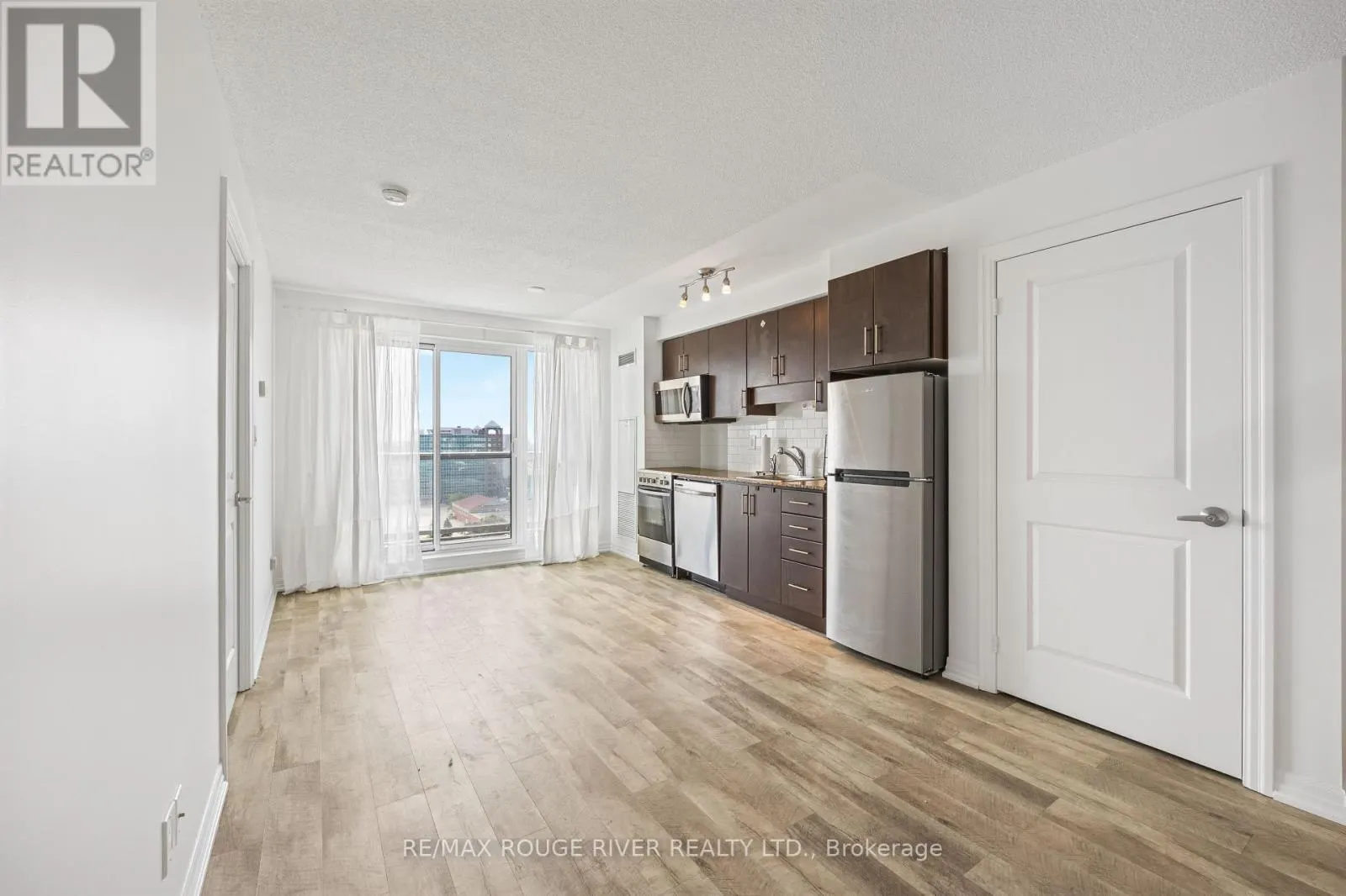 1408 - 30 HERONS HILL WAY