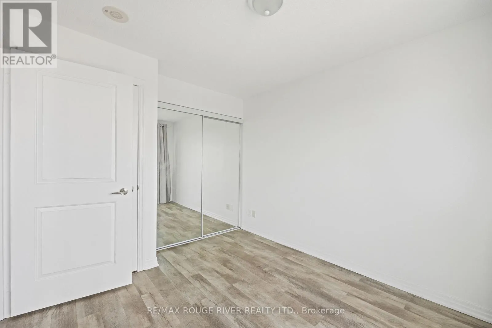 1408 - 30 HERONS HILL WAY
