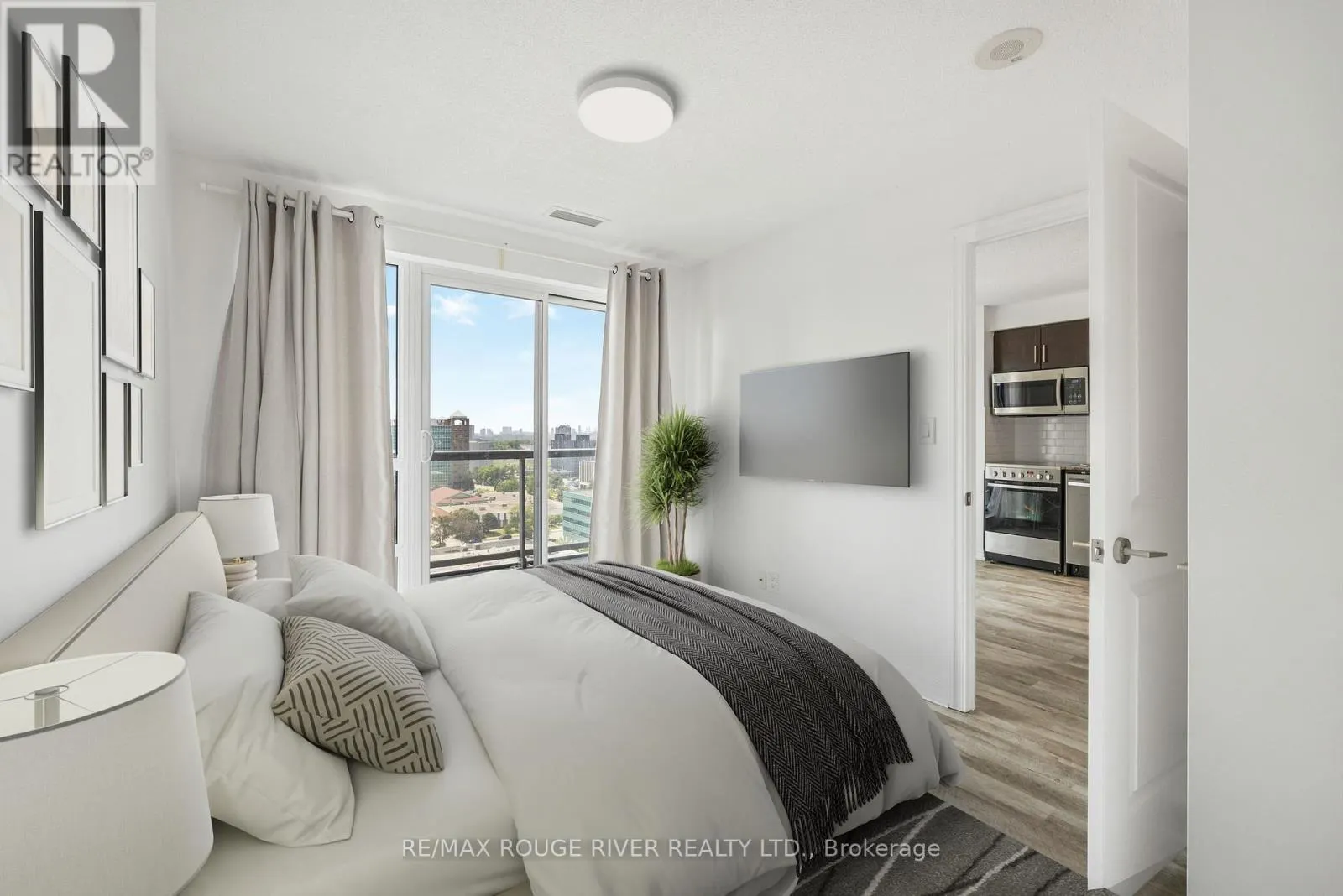1408 - 30 HERONS HILL WAY