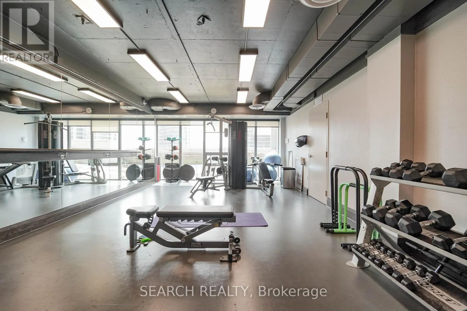 201 - 19 GRAND TRUNK CRESCENT