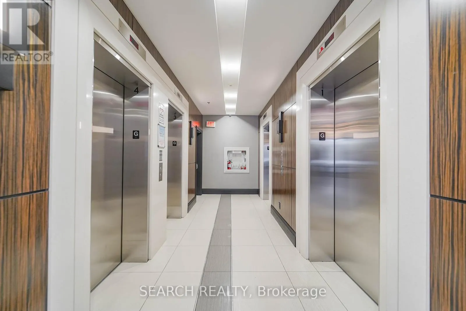 201 - 19 GRAND TRUNK CRESCENT