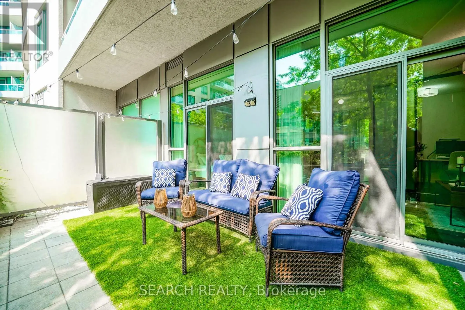 201 - 19 GRAND TRUNK CRESCENT
