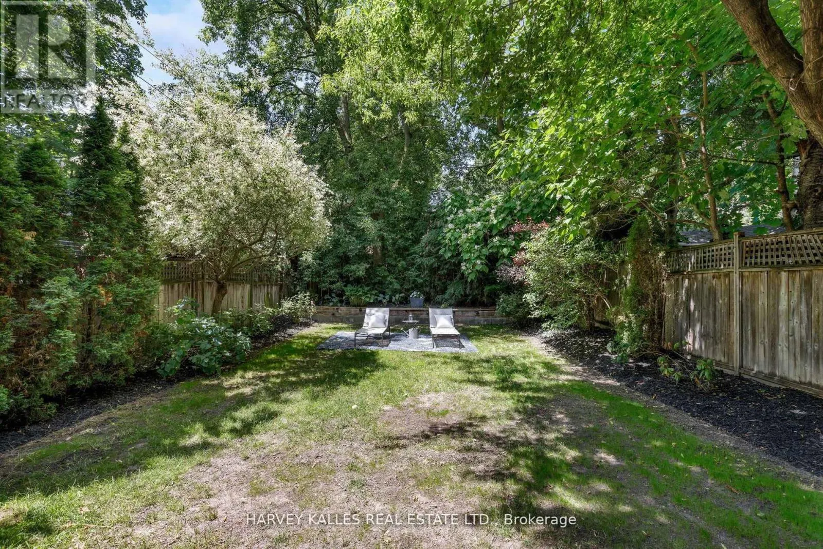 8 EDGEWOOD CRESCENT