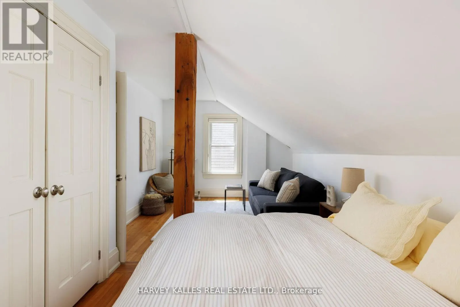 8 EDGEWOOD CRESCENT