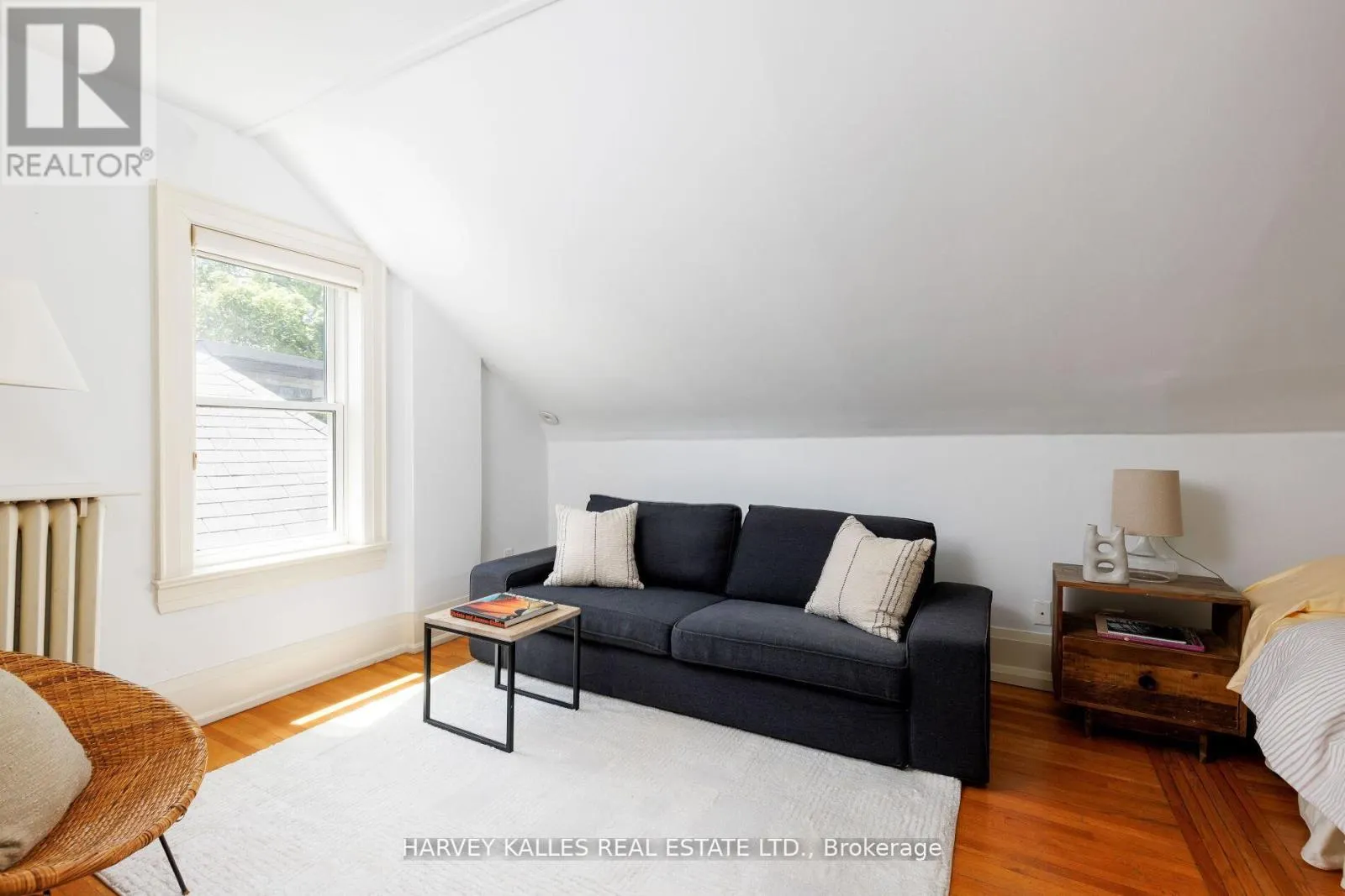 8 EDGEWOOD CRESCENT