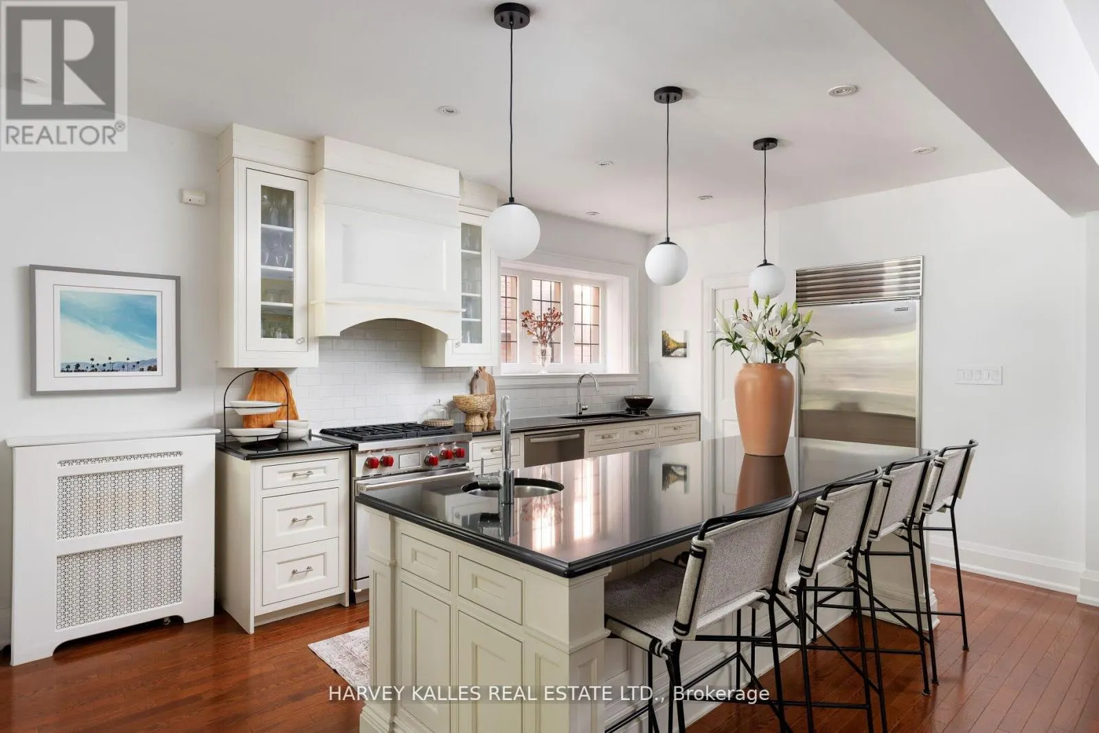 8 EDGEWOOD CRESCENT