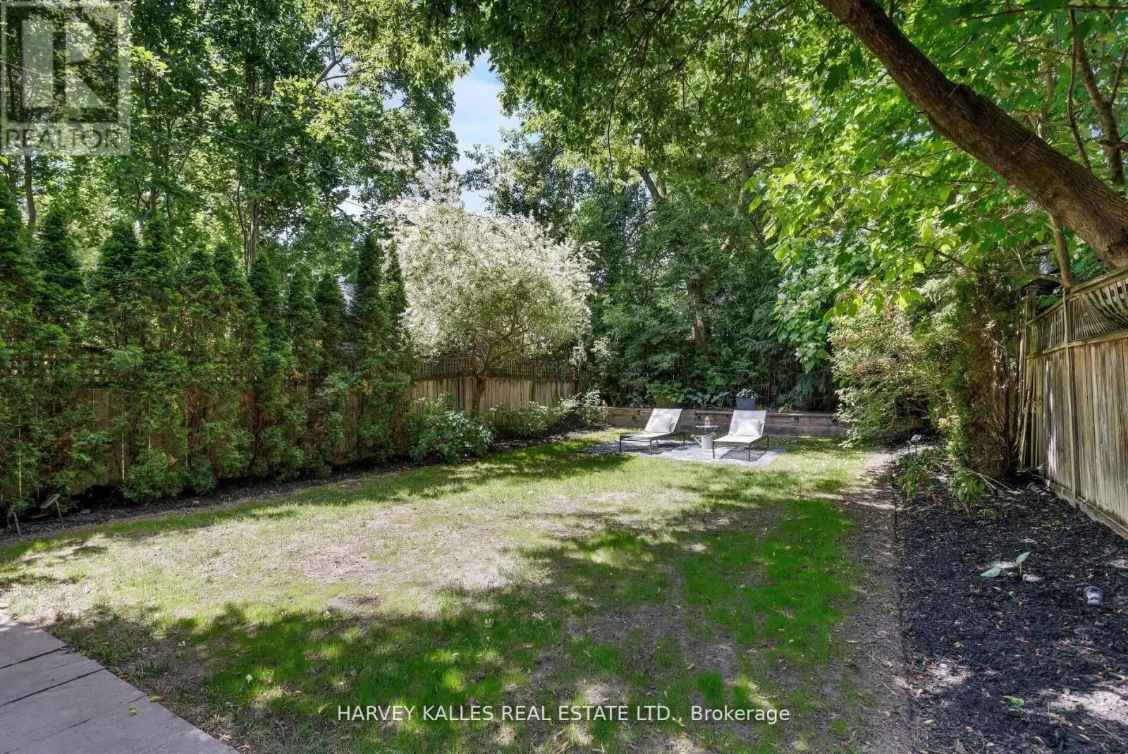 8 EDGEWOOD CRESCENT