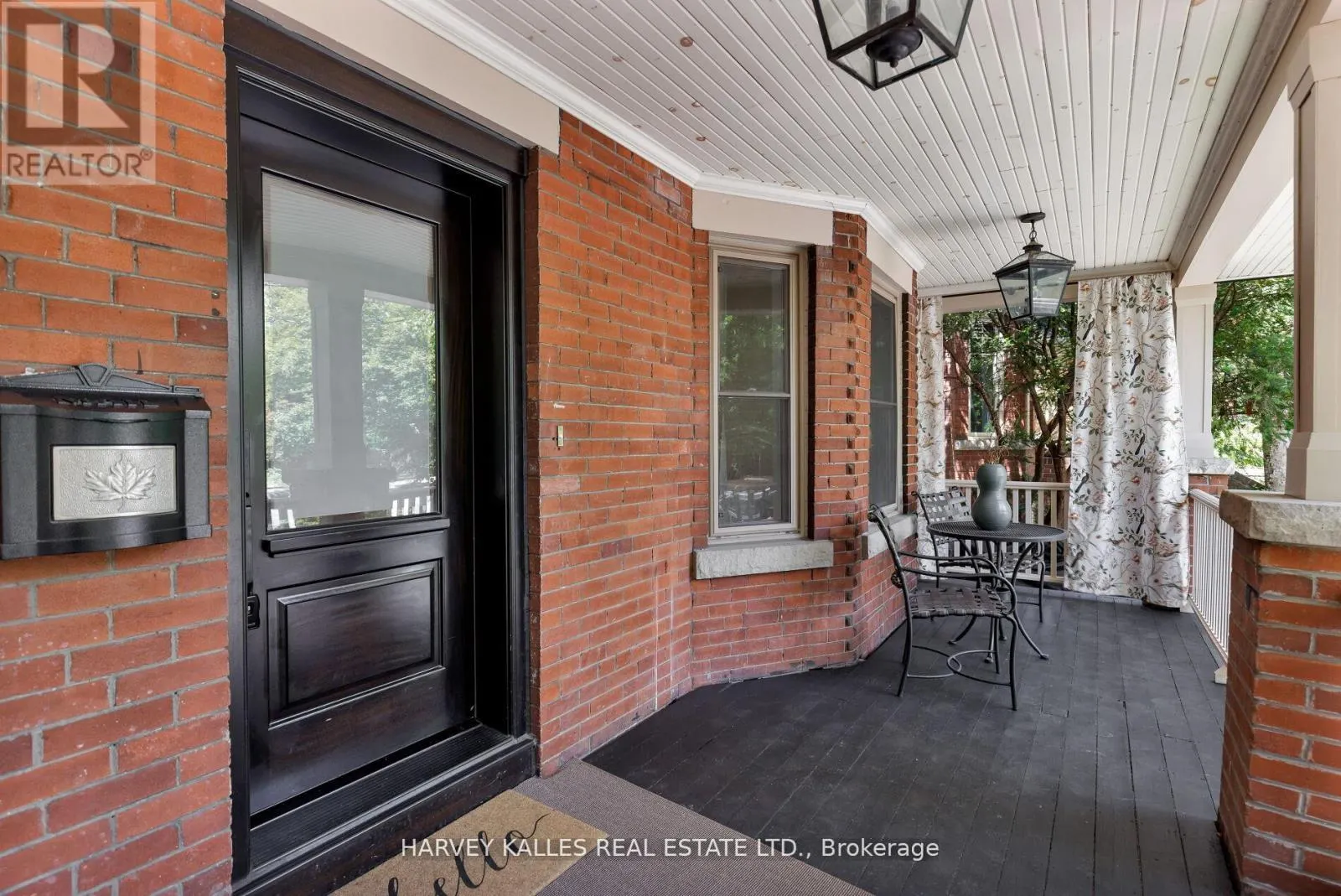 8 EDGEWOOD CRESCENT