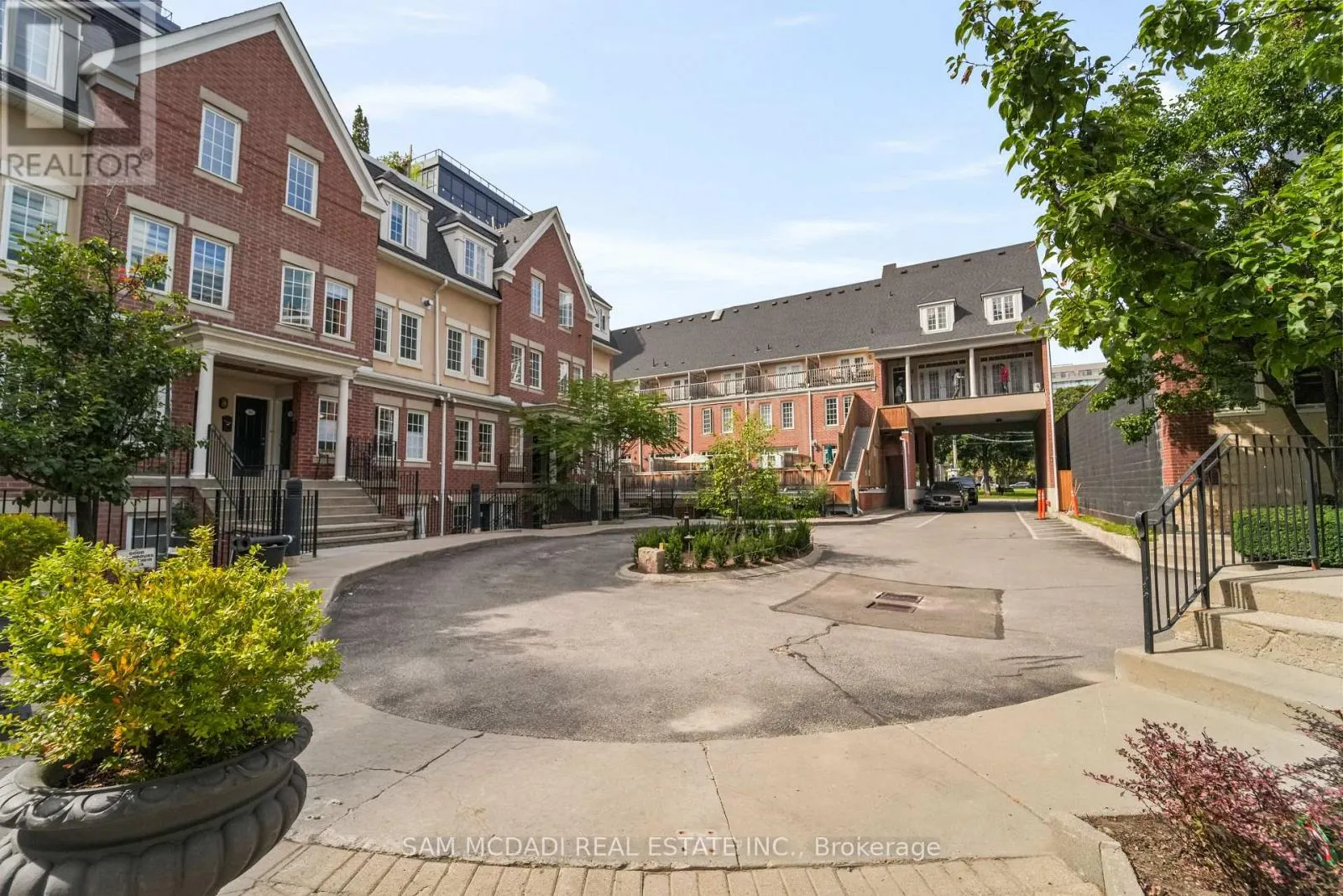 49 - 29 NIAGARA STREET