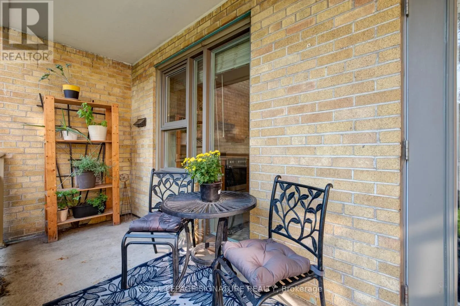 3 - 8 CORINTH GARDENS