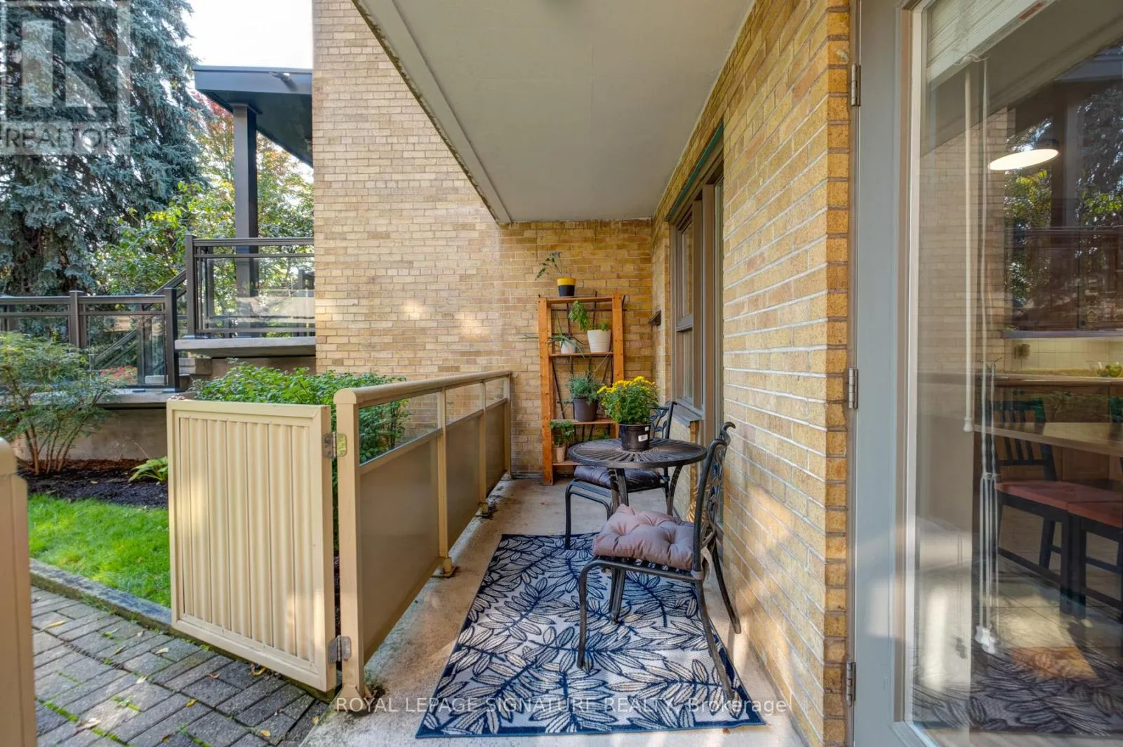 3 - 8 CORINTH GARDENS