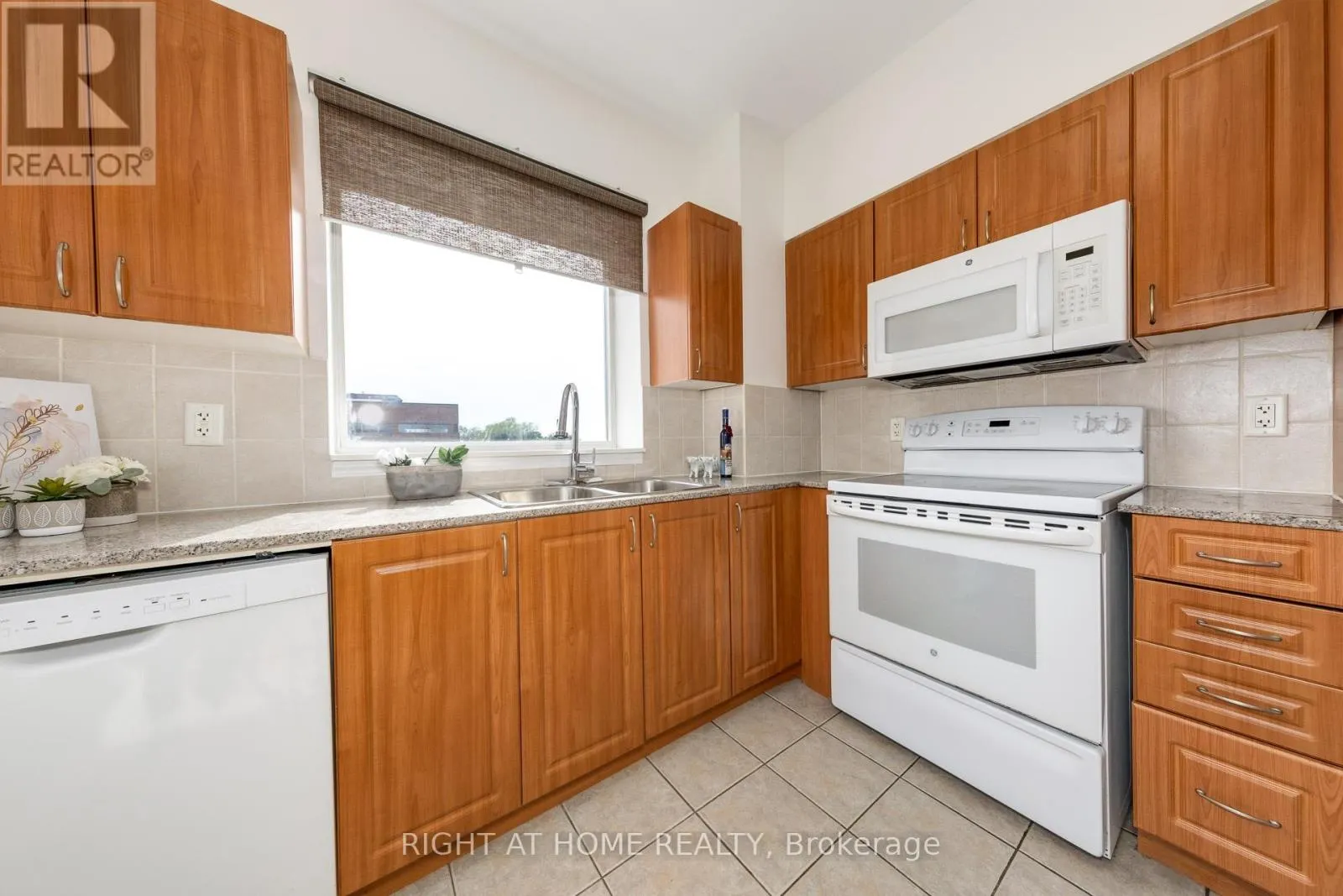 PH3 - 5940 YONGE STREET