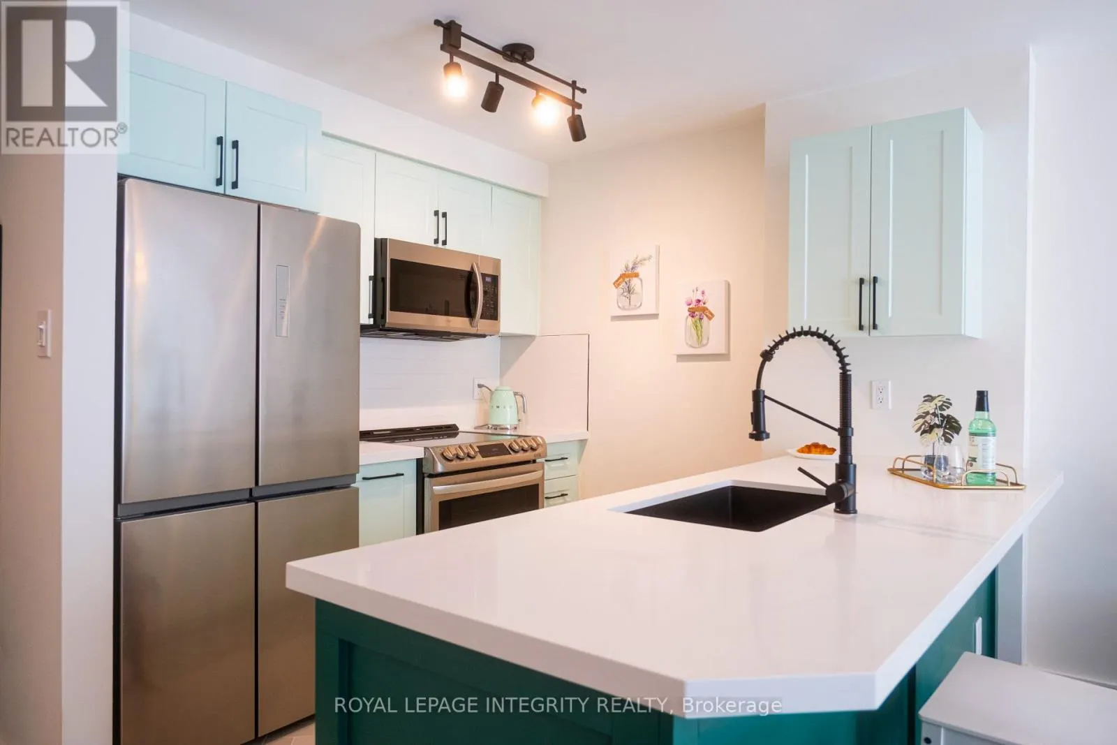 1410 - 10 QUEENS QUAY W