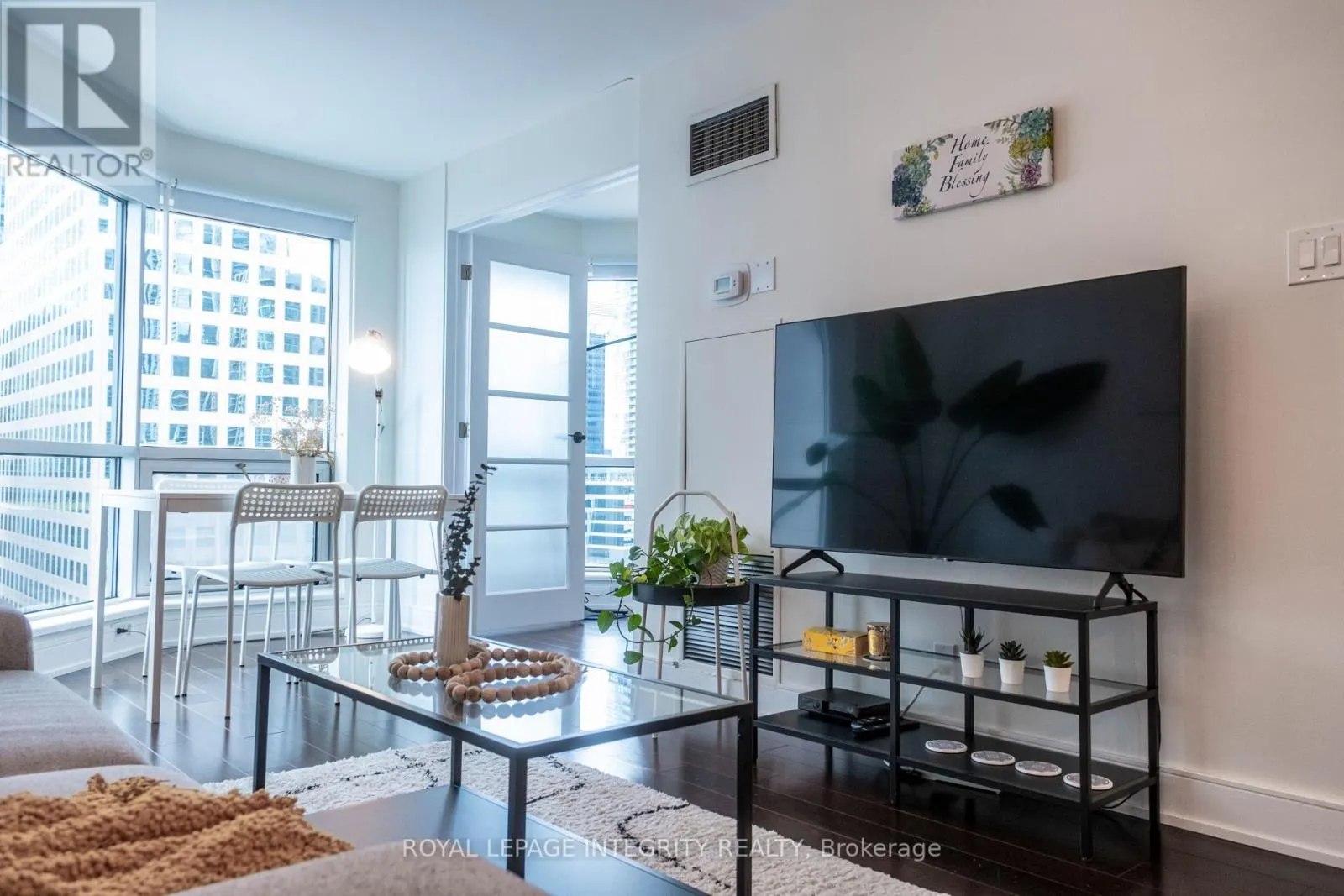 1410 - 10 QUEENS QUAY W