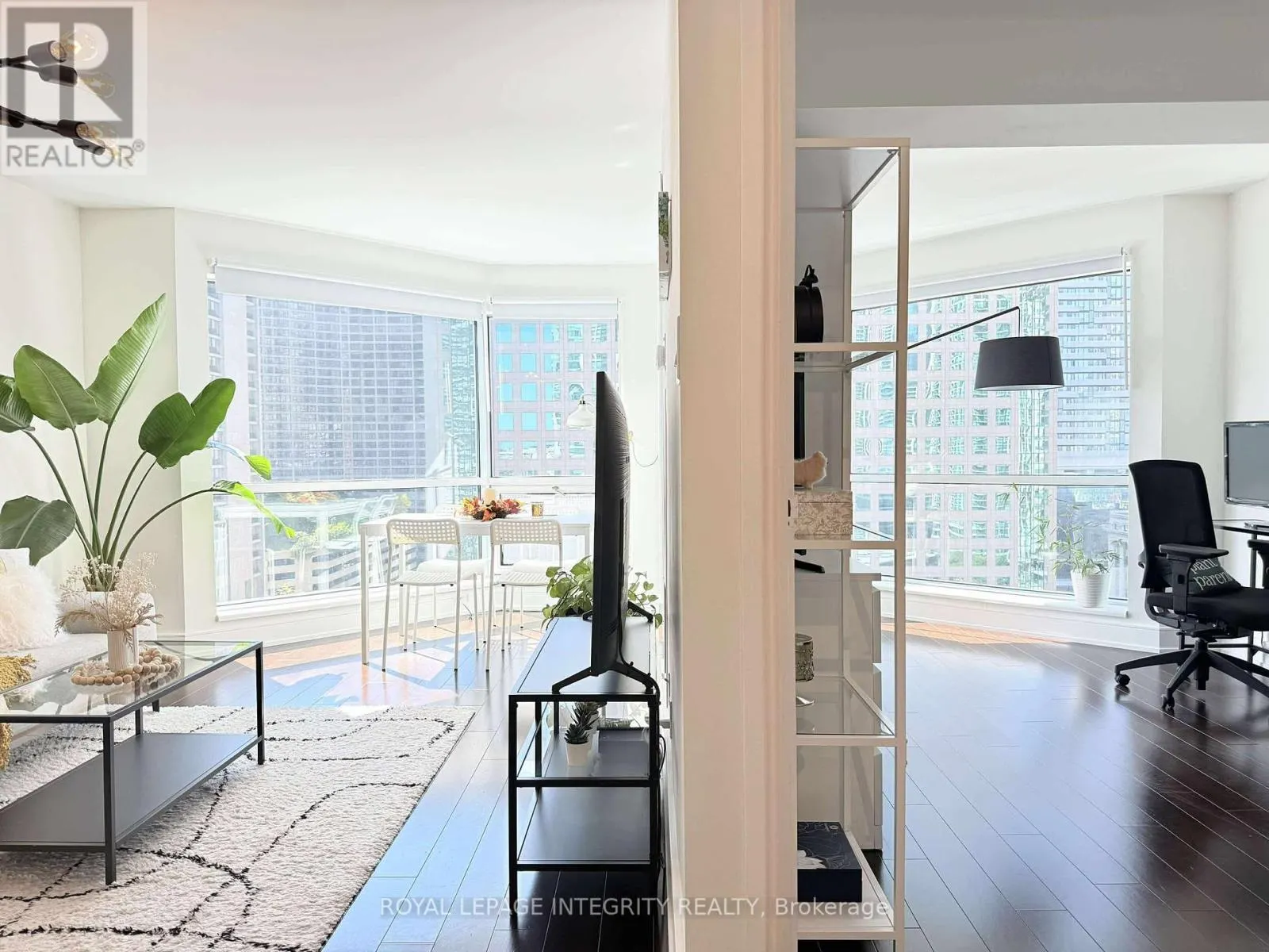 1410 - 10 QUEENS QUAY W