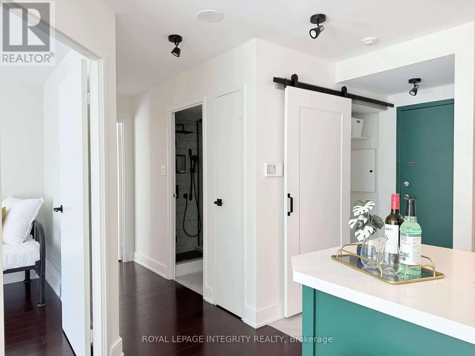 1410 - 10 QUEENS QUAY W