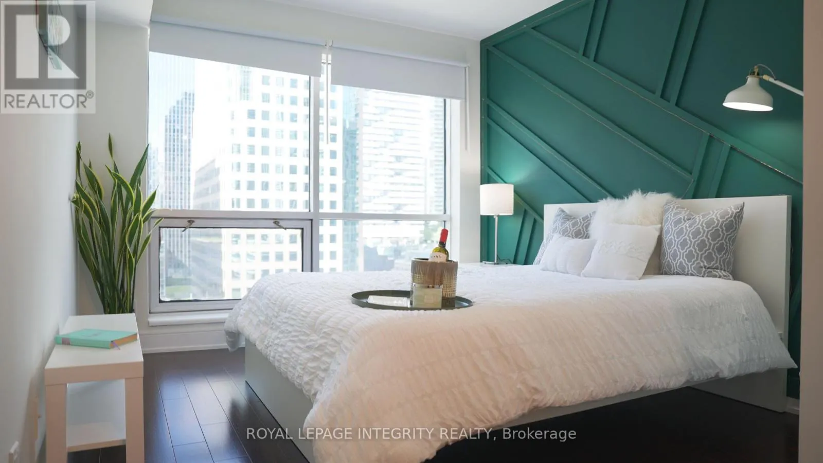 1410 - 10 QUEENS QUAY W