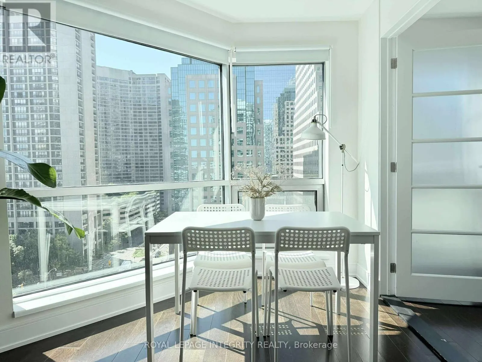 1410 - 10 QUEENS QUAY W