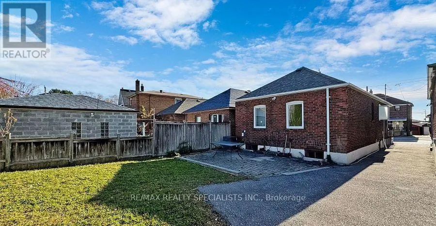 739 VAUGHAN ROAD