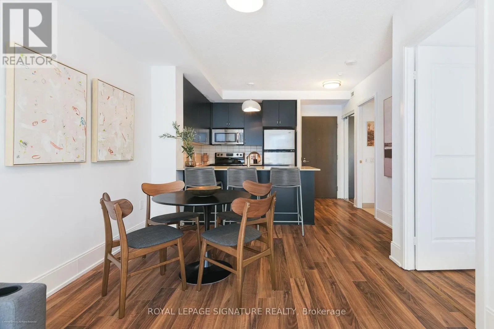 1007 - 560 FRONT STREET W