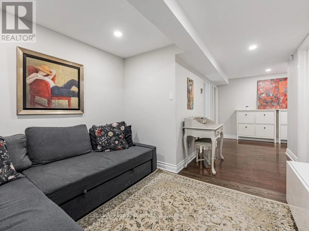 12 ARMOUR BOULEVARD