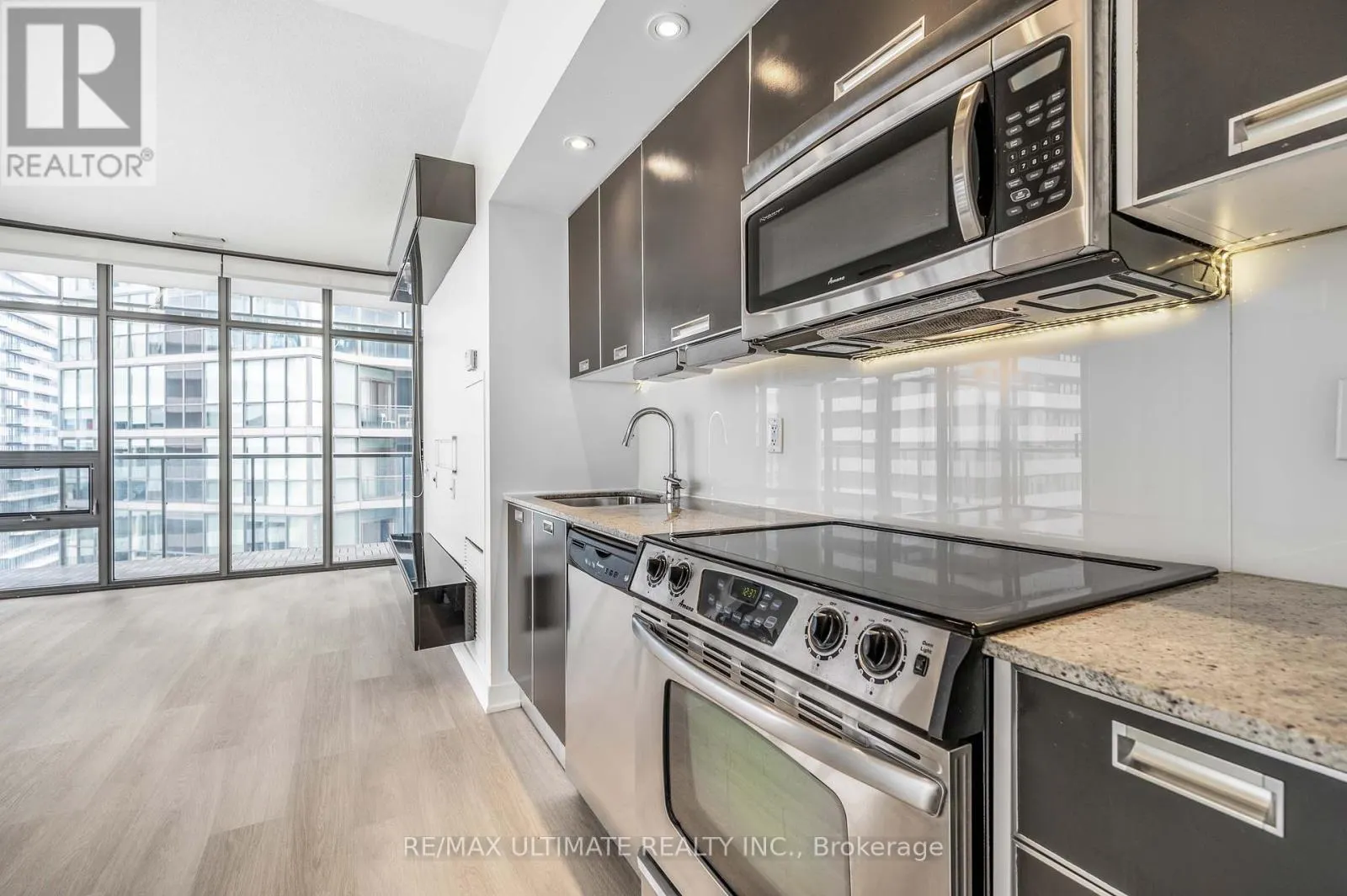 3808 - 33 CHARLES STREET E