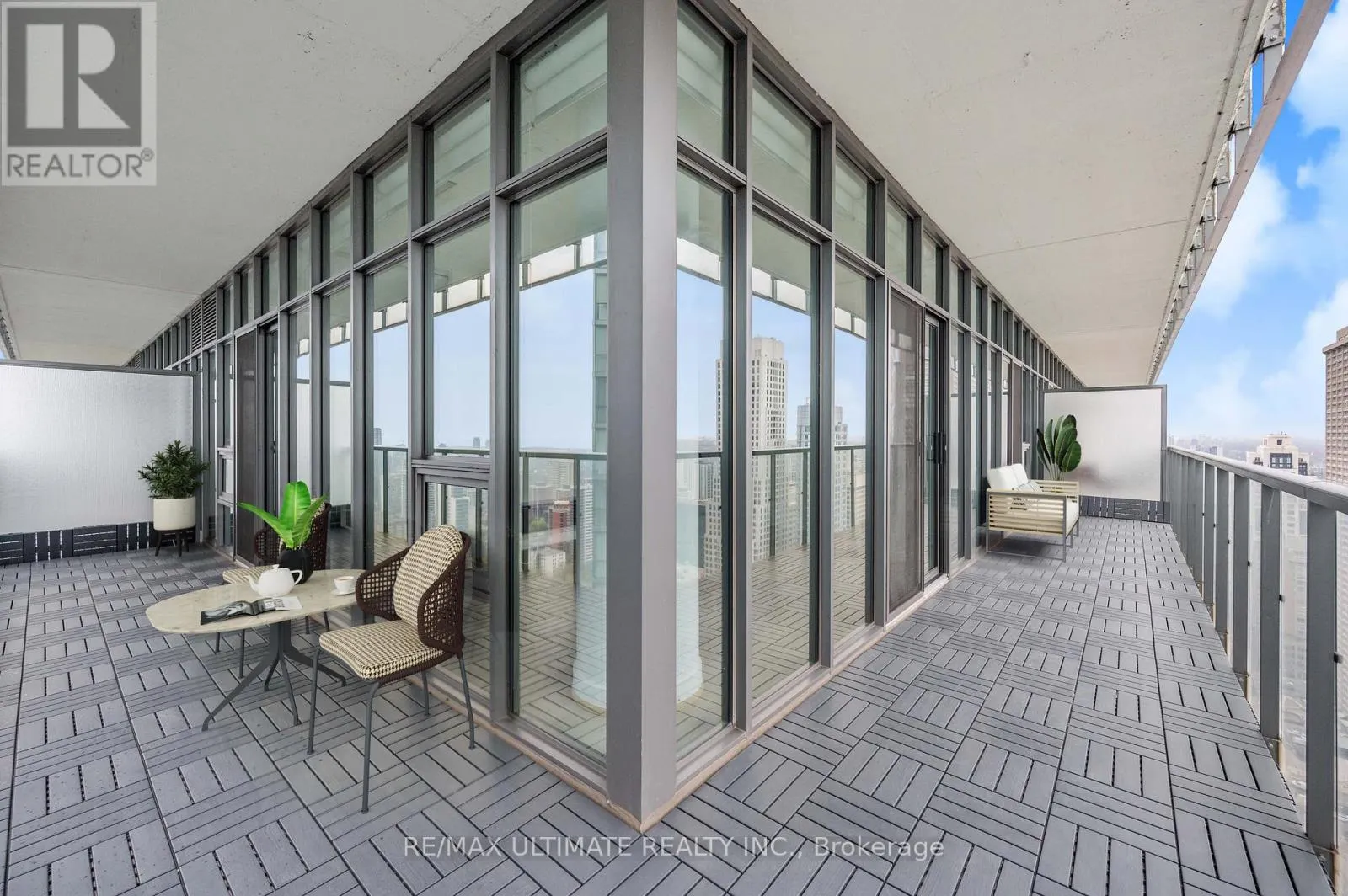 3808 - 33 CHARLES STREET E