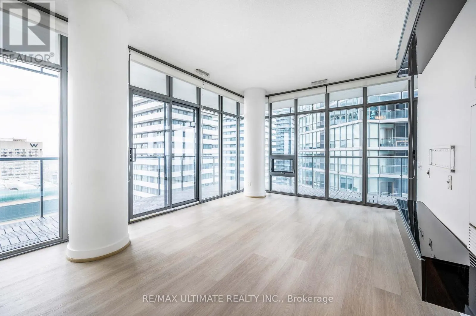 3808 - 33 CHARLES STREET E