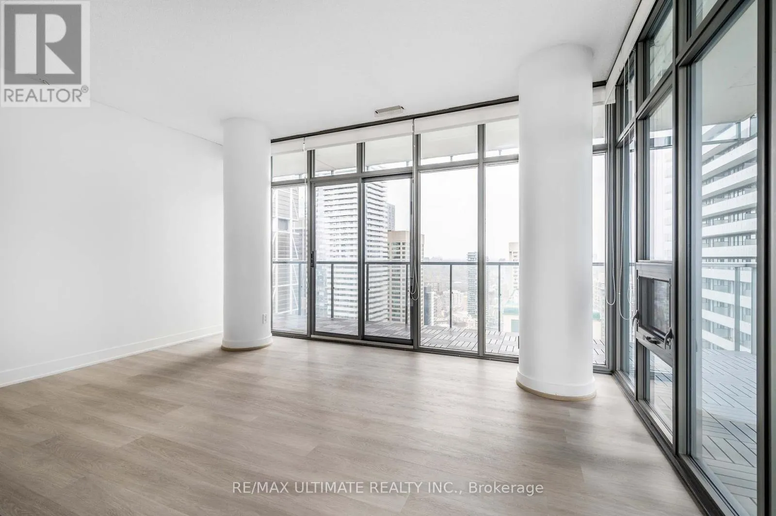 3808 - 33 CHARLES STREET E