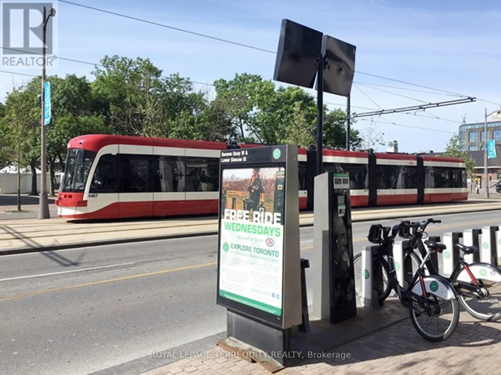 1818 - 230 QUEENS QUAY W