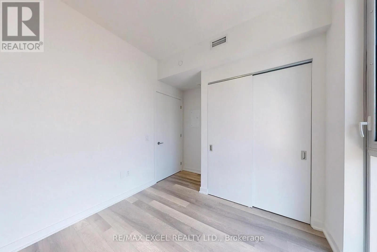 4103 - 357 KING STREET W