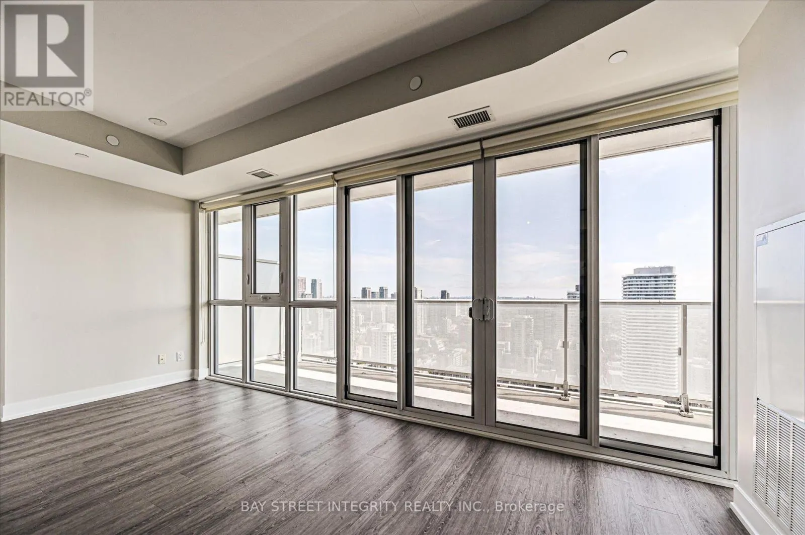 3807 - 7 GRENVILLE STREET