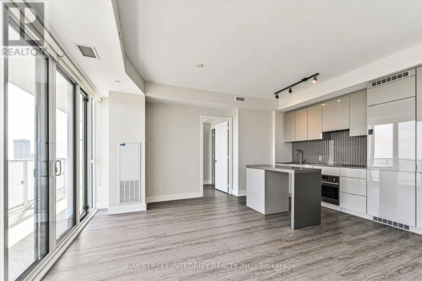 3807 - 7 GRENVILLE STREET