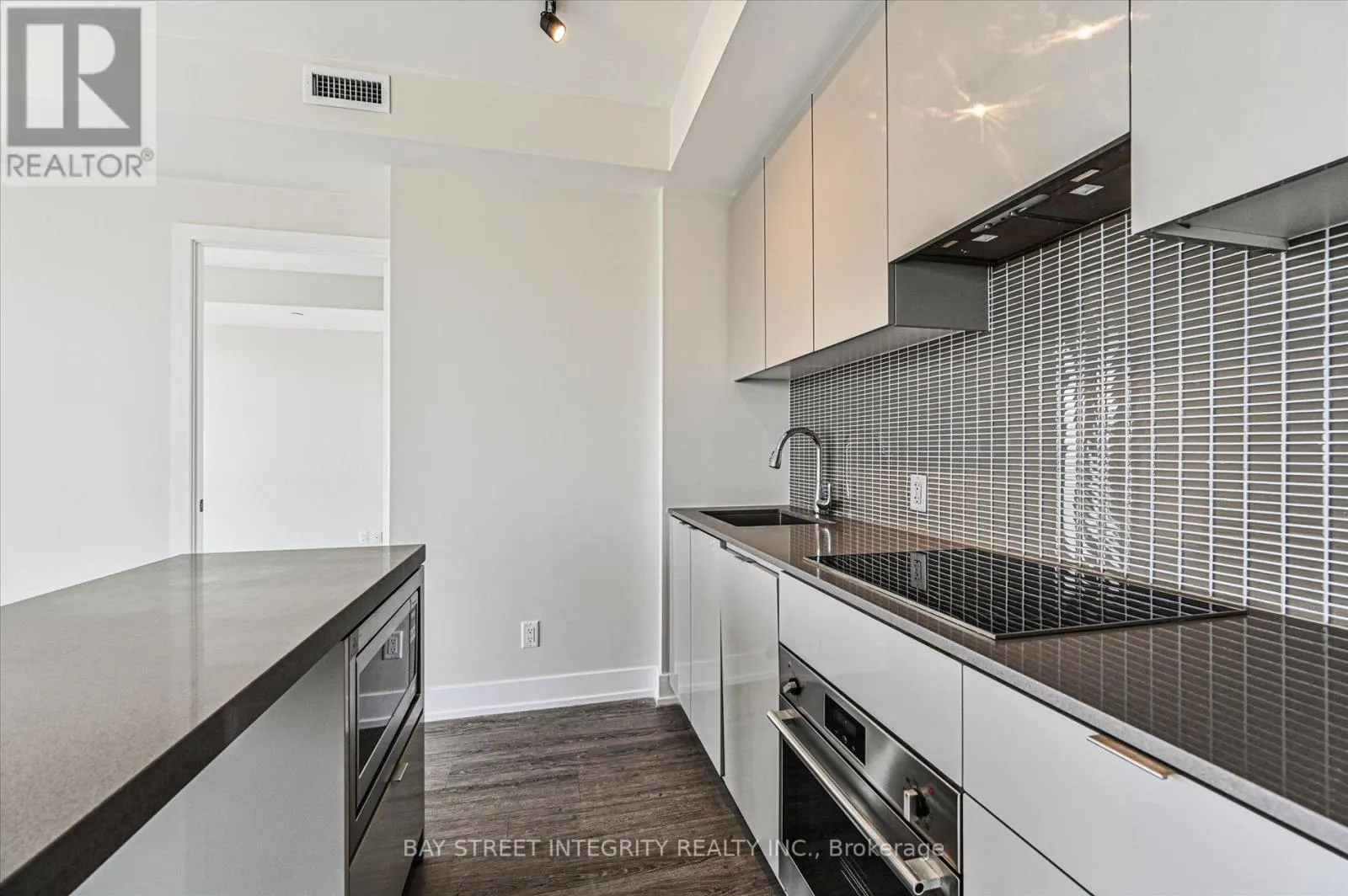 3807 - 7 GRENVILLE STREET
