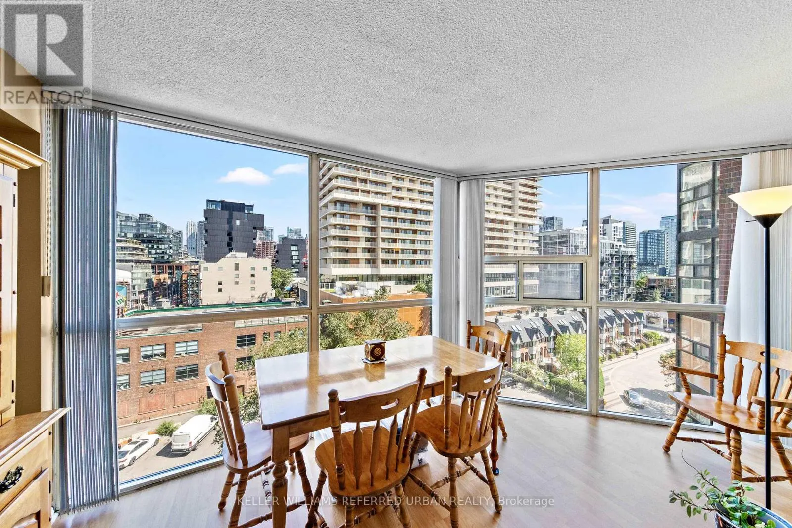 802 - 705 KING STREET W