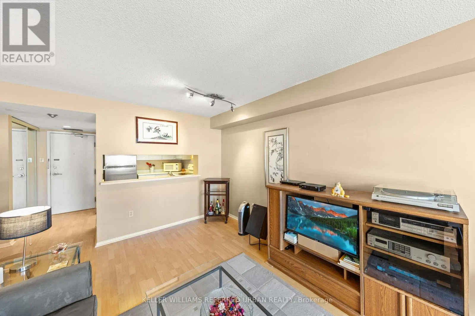 802 - 705 KING STREET W