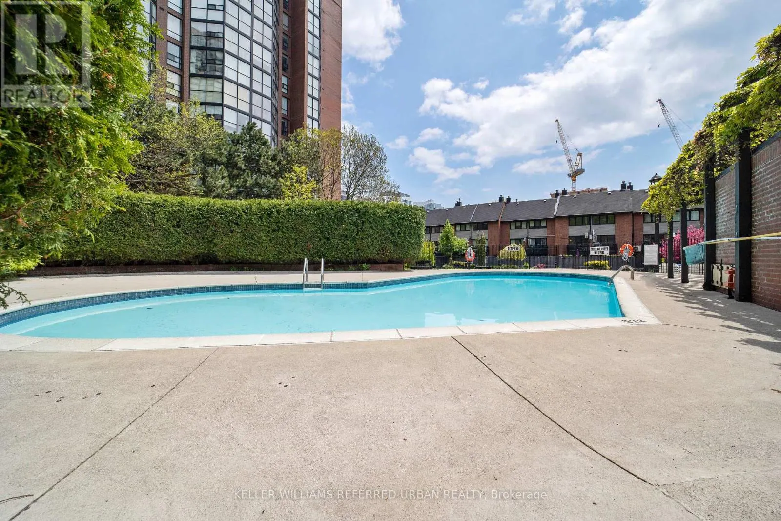 802 - 705 KING STREET W
