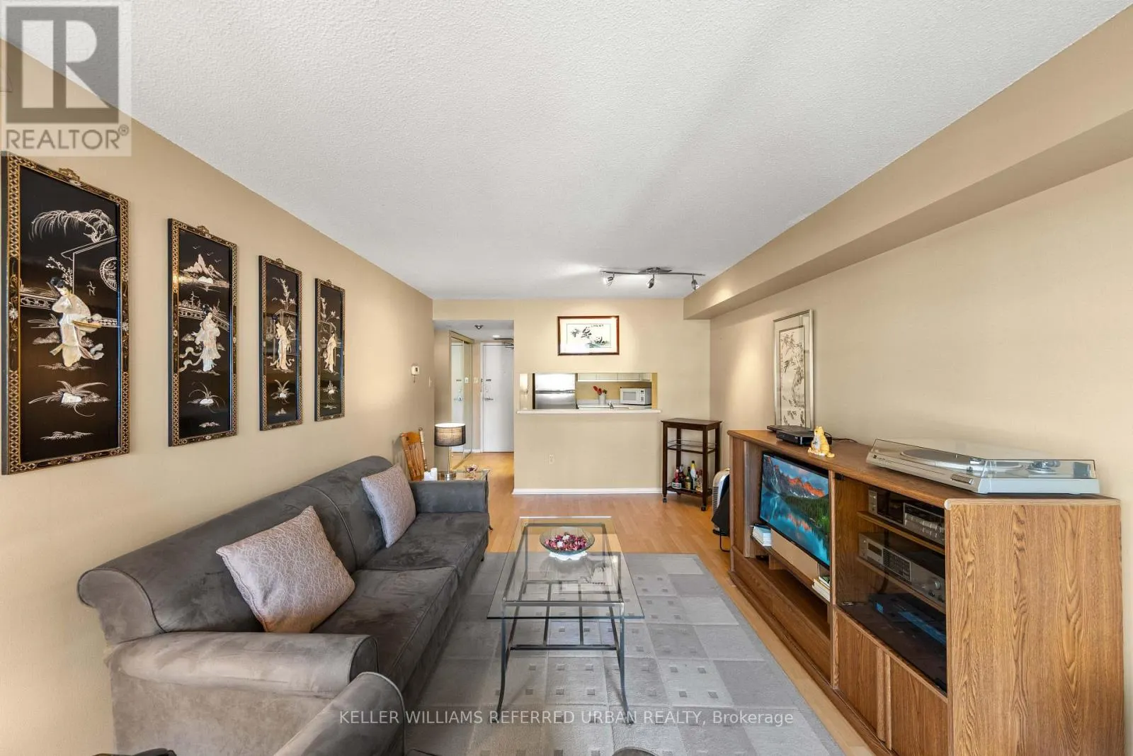 802 - 705 KING STREET W
