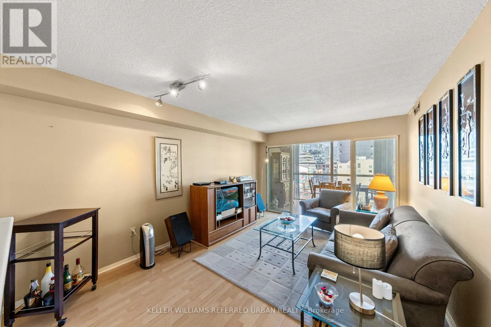 802 - 705 KING STREET W
